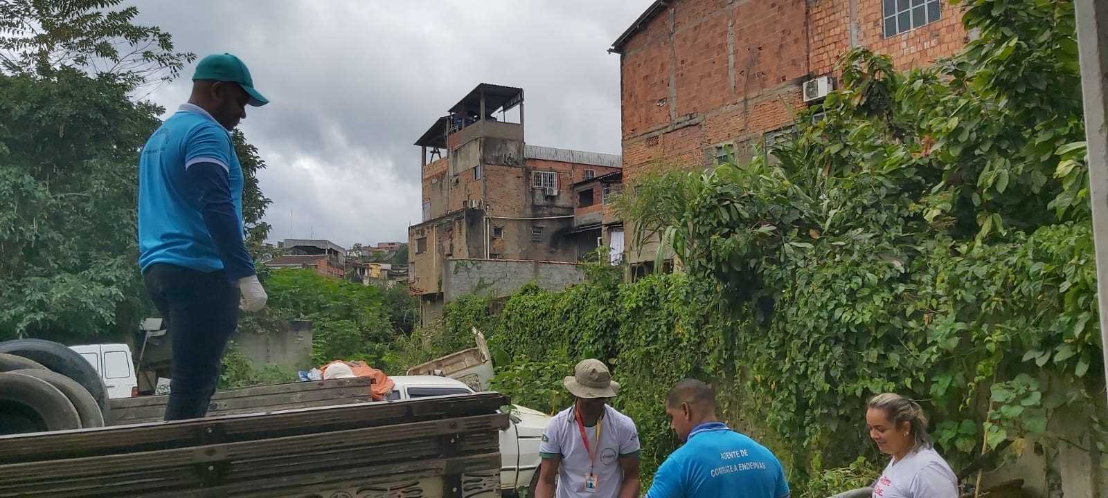 Camacã: Agentes de Endemias realiza ação preventiva ao Mosquito da Dengue em coleta de pneus